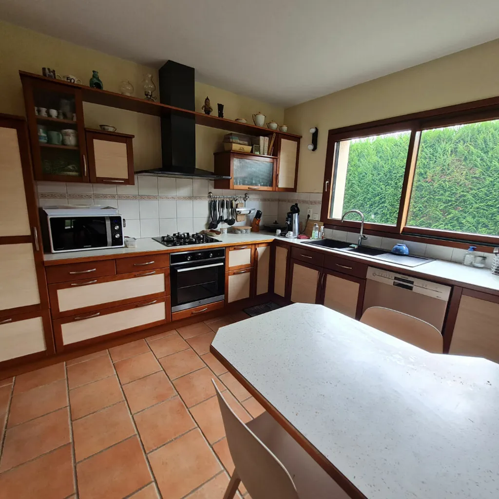 Cucina - Architectural House with Garden in Cintre