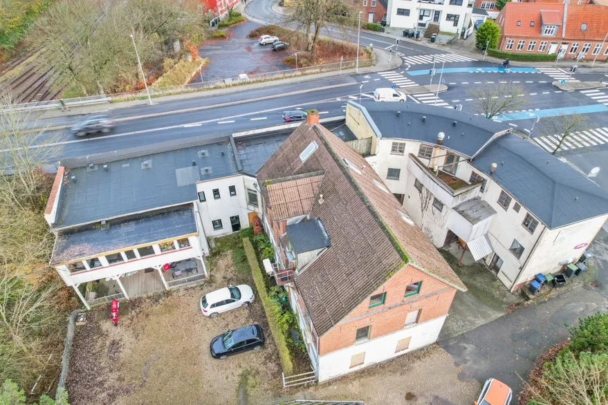 Õhuvaade - Corner Plot with Multiple Apartments in Varde