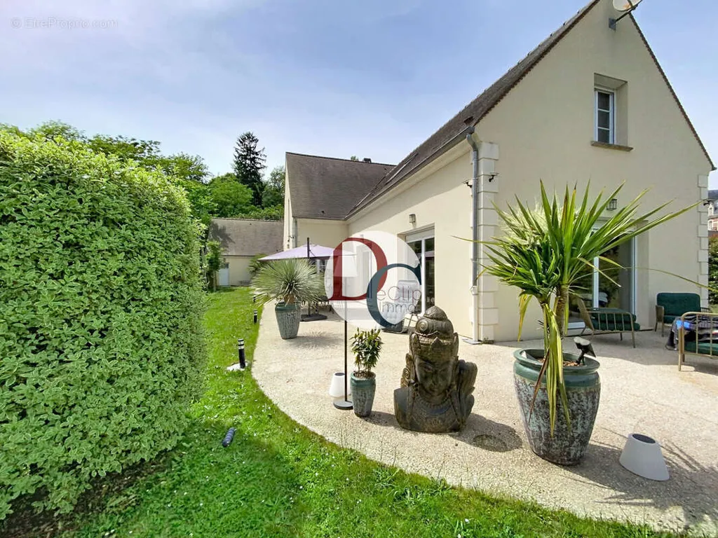 Jardin - Maison Contemporaine avec Piscine à Senlis