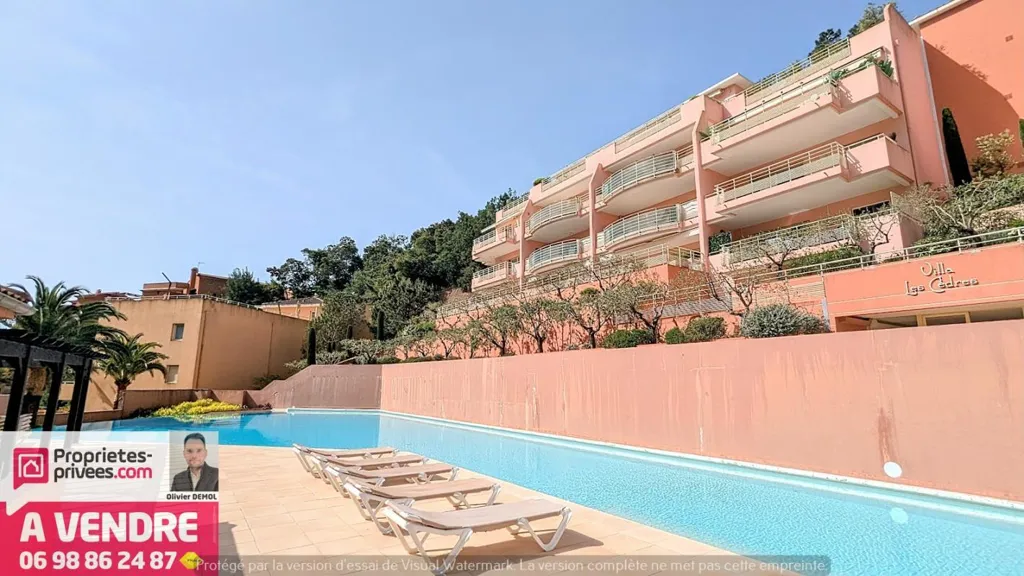 Piscine - 2 Pièces avec Terrasse et Vue Mer à Théoule-sur-Mer