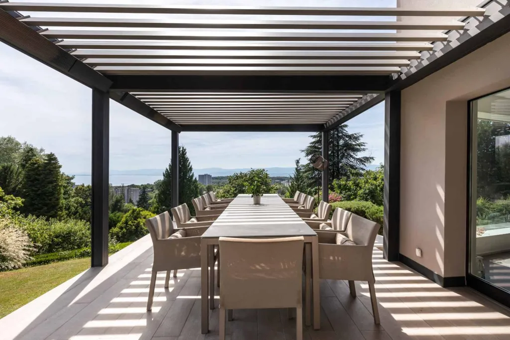 Terrass - Modern Villa with Lake View in Residential Area