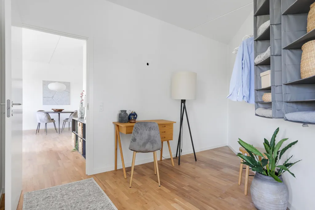Office - Modern Flat with Terrace in Albertslund