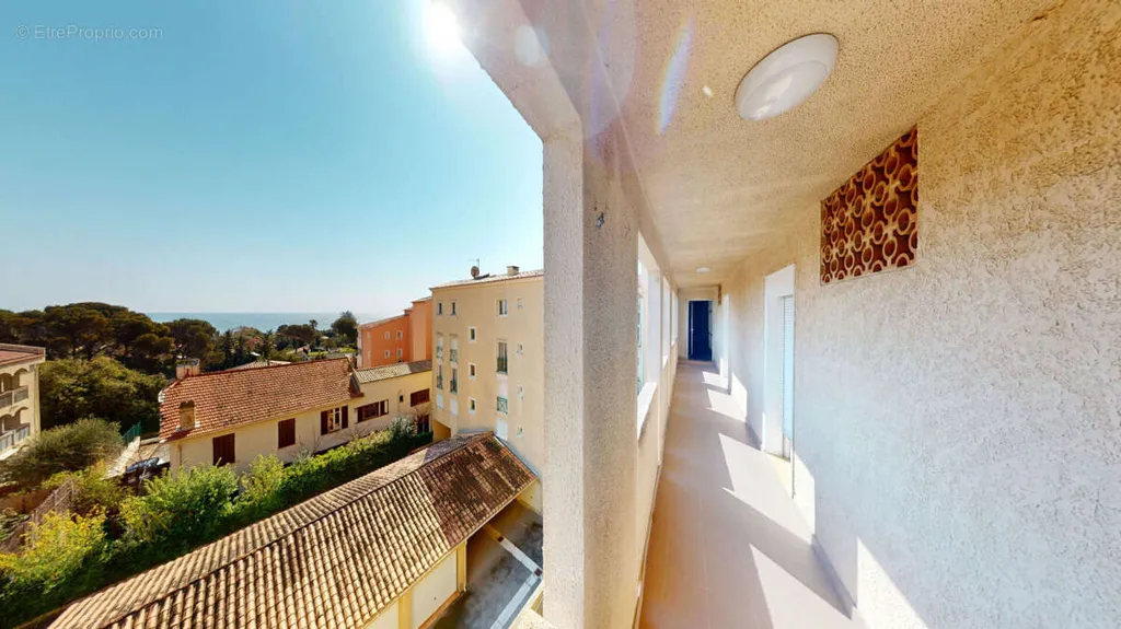 Rõdu - Studio with Sea View in Saint-Aygulf