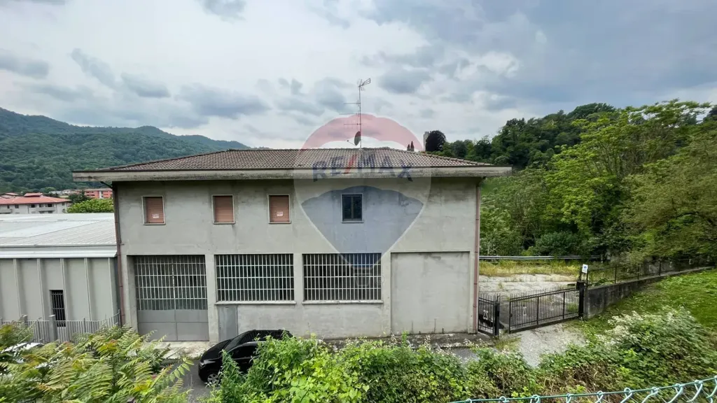 Välivaade - Multi-Level Apartment with Terrace in Caprino Bergamasco
