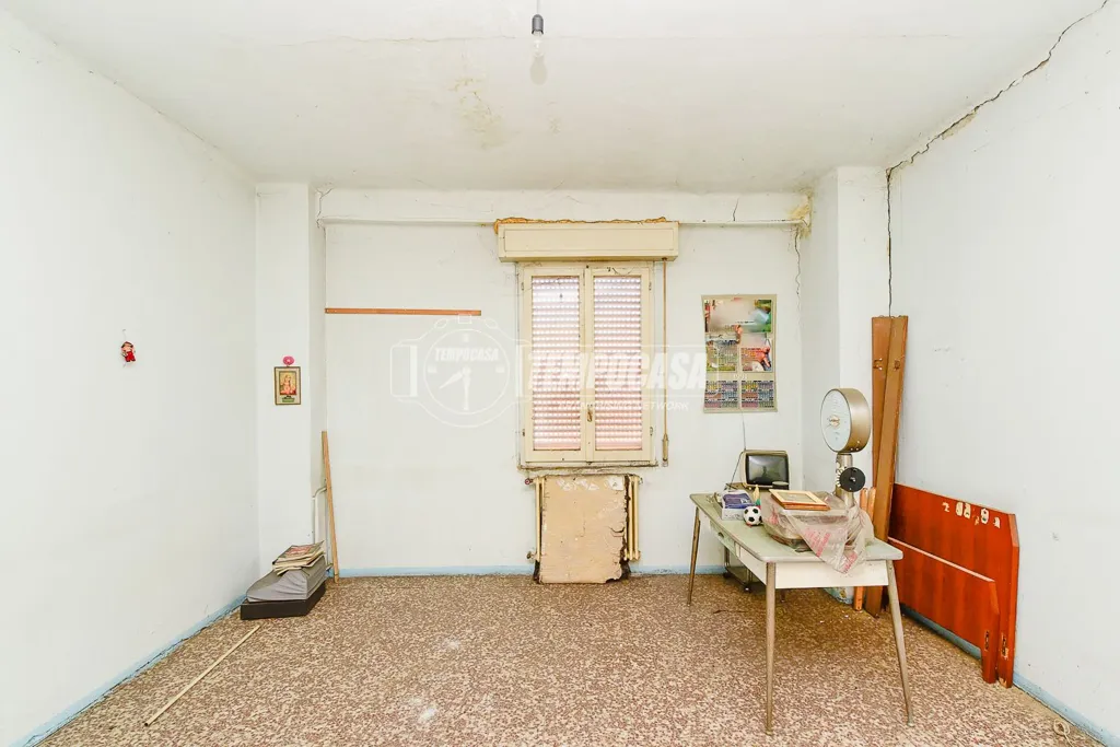 Toad - Apartment to Renovate with Potential in Cantù