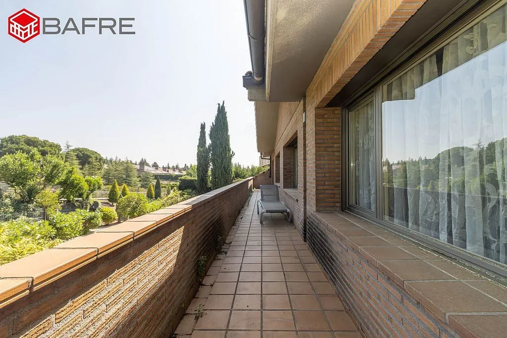Rõdu - Chalet with Pool in La Finca, Madrid