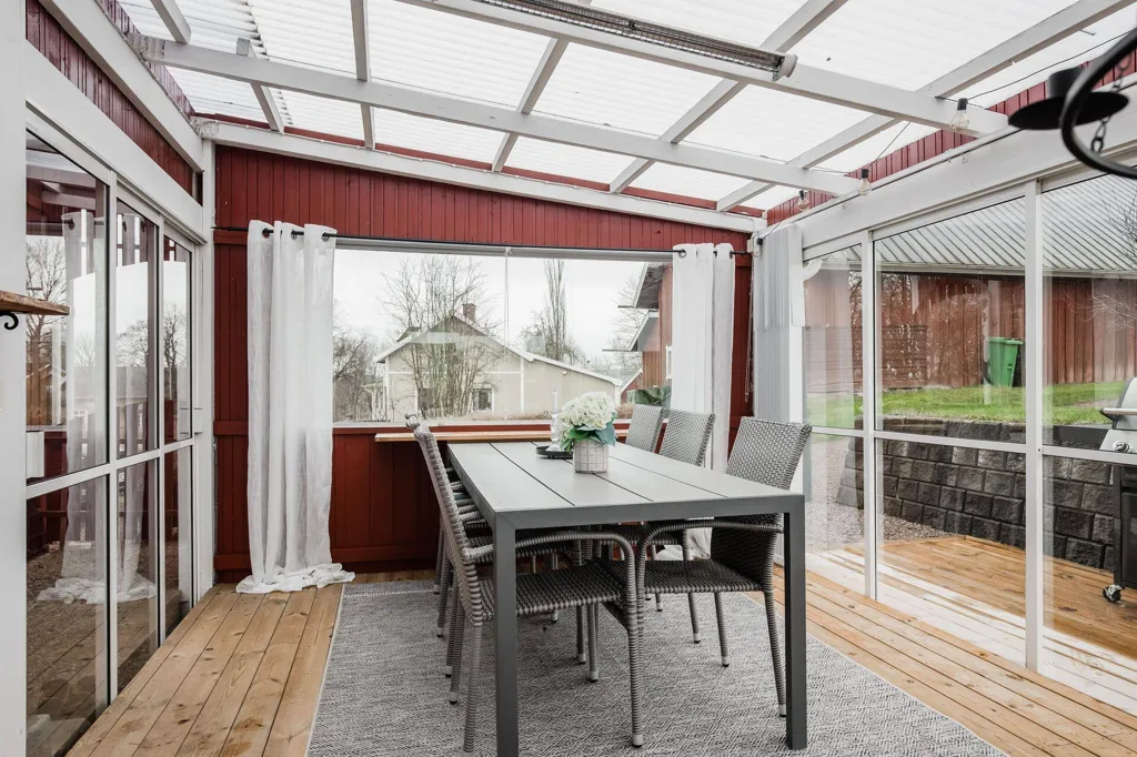 Terrasse - Red Villa with Garage in Skövde