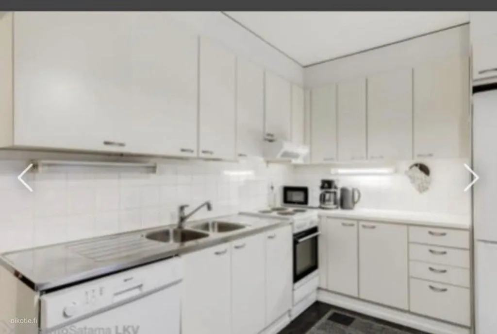 Köök - Apartment with Balcony in Korso, Vantaa