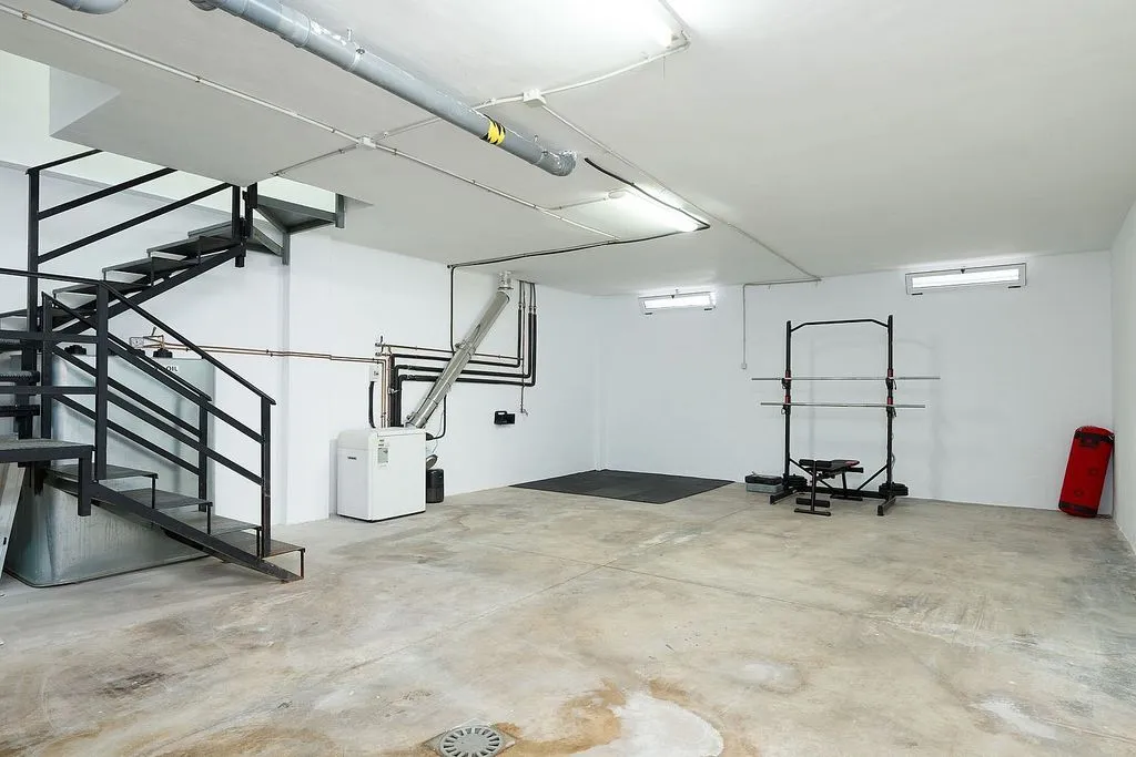 Garage - Terraced House with Balcony in Tibi