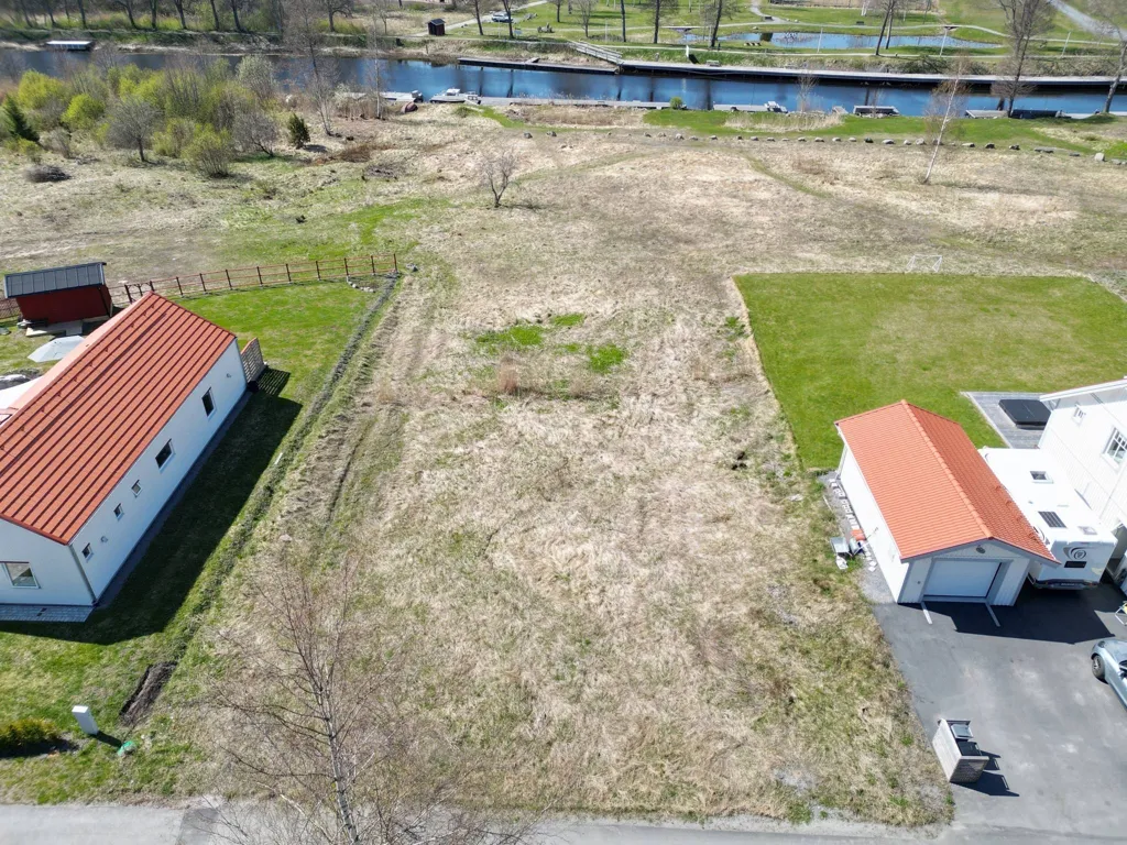 Vue aérienne - Buildable Plot with Canal View in Älmsta