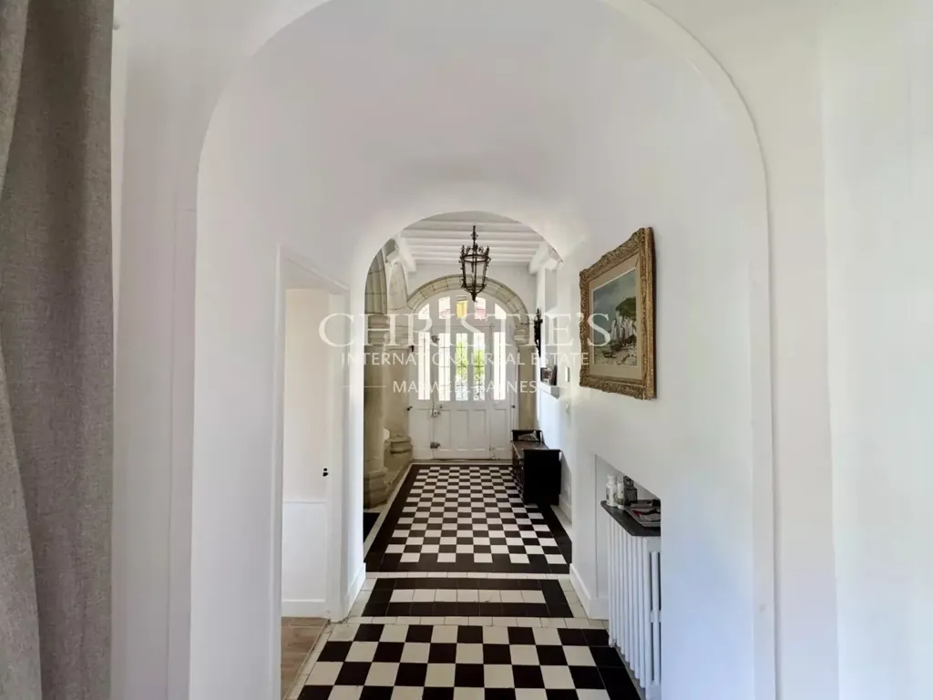 hallway_entrance