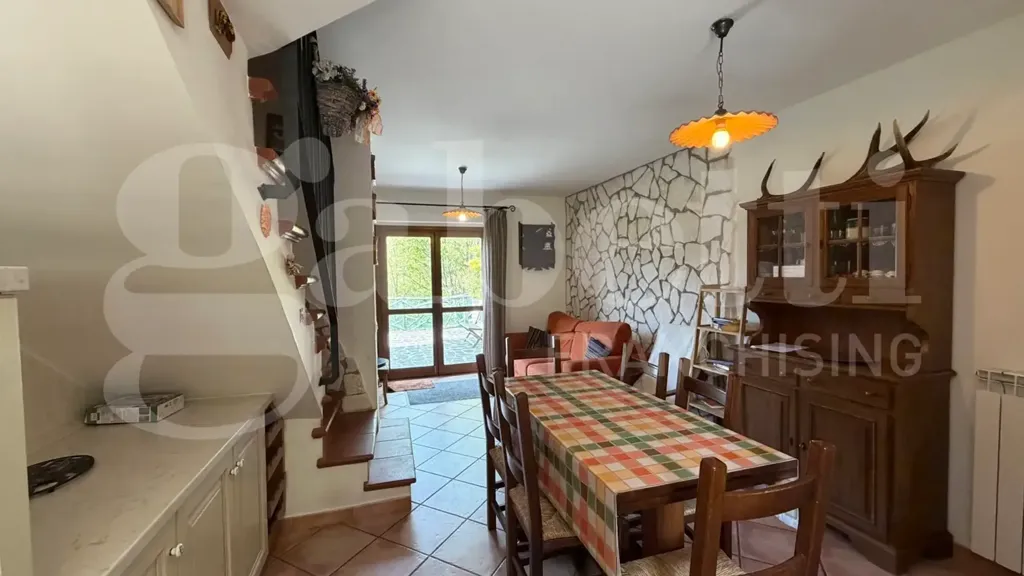 Salle à manger - Panoramic Semi-Detached Villa in Rocca Di Cambio