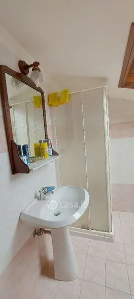 Salles de bain - Two-Storey Apartment with Balcony in Serramazzoni