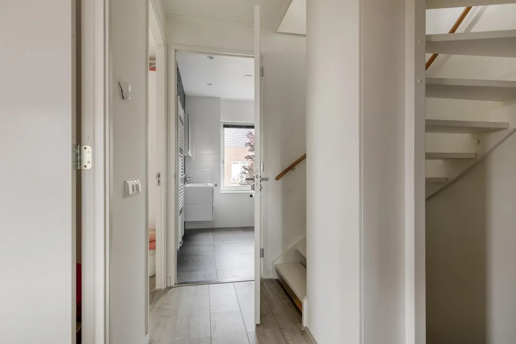 Esik - Modern Corner House with Garage in Woudenberg