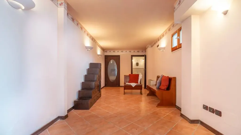 hallway_entrance