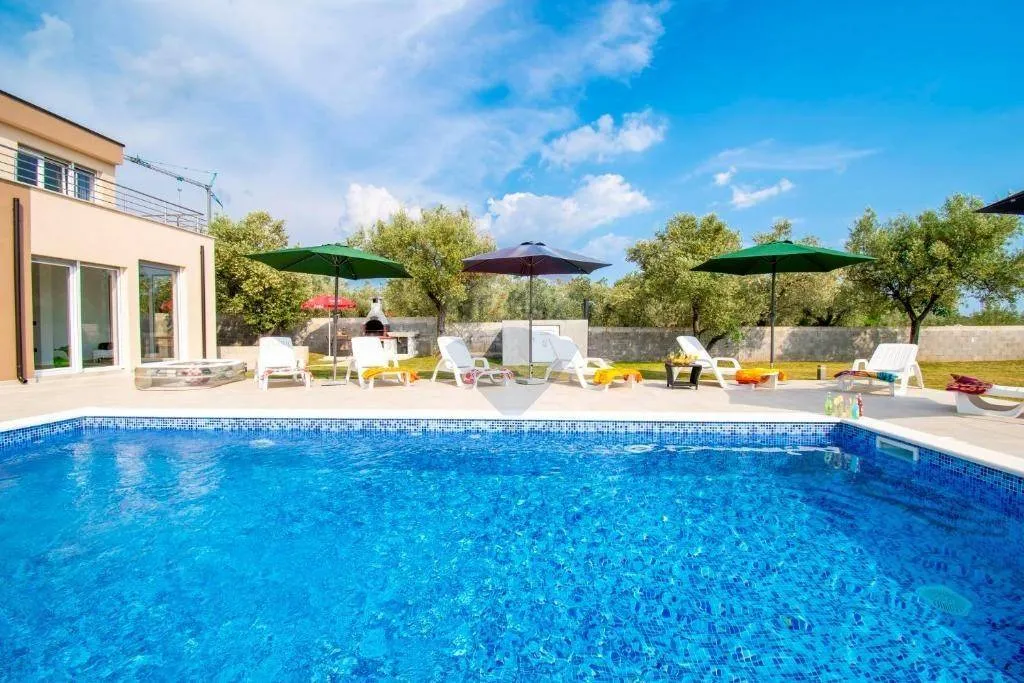 Piscine - Modern Villa with Pool in Vodnjan