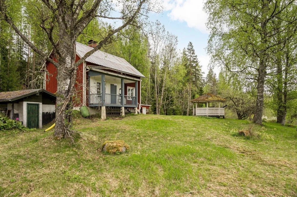 Charming Farm with Water Access in Brunskog