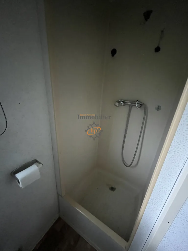 Bathrooms - Leisure Plot with Mobilhome in Plaisance