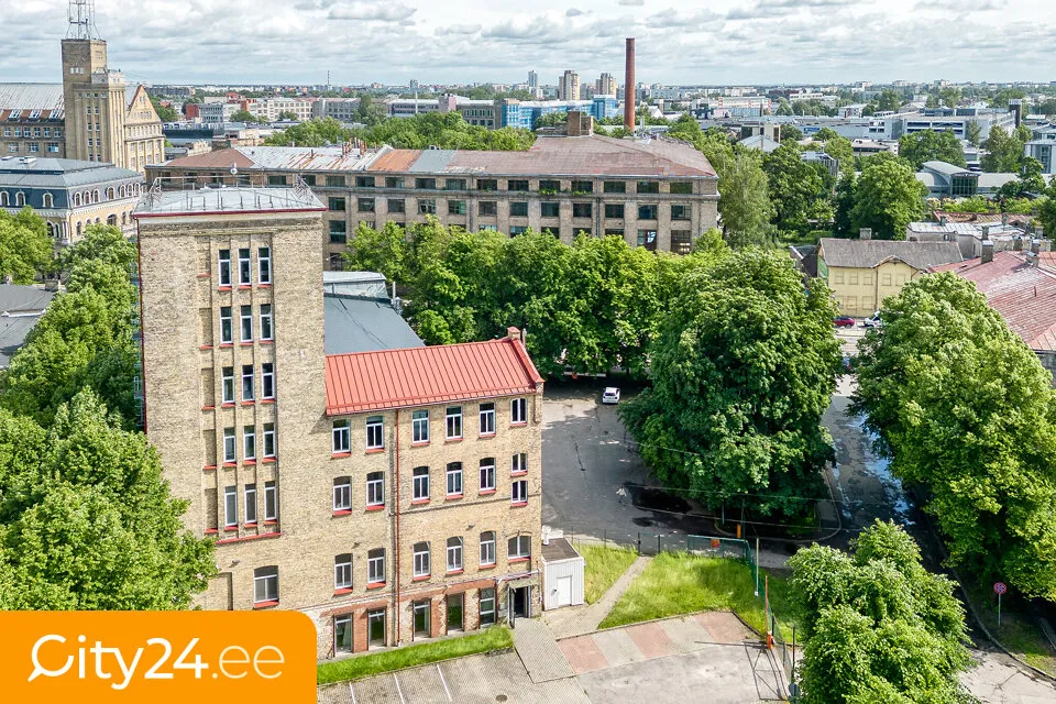 Vista aerea - Office Building with Modern Lifts in Teika