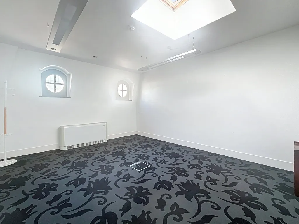 Pièces - Espace de Bureau avec Charme Authentique à Bruxelles
