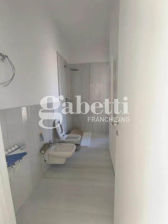 Vannitoad - Fully Rented Trilocale with Balcony in Florence