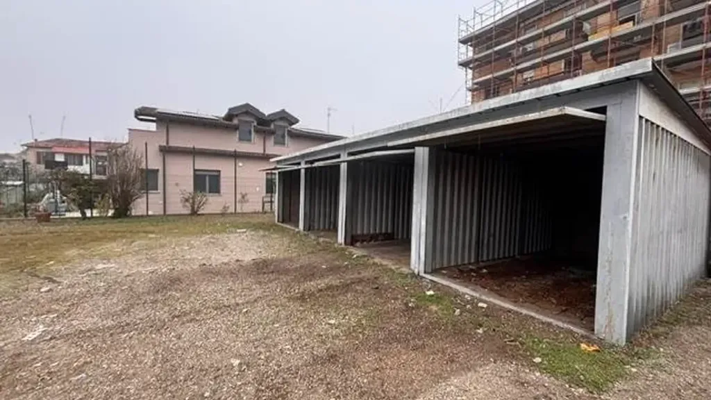 Jardin - 3-Bedroom Apartment with Balcony in Vigevano