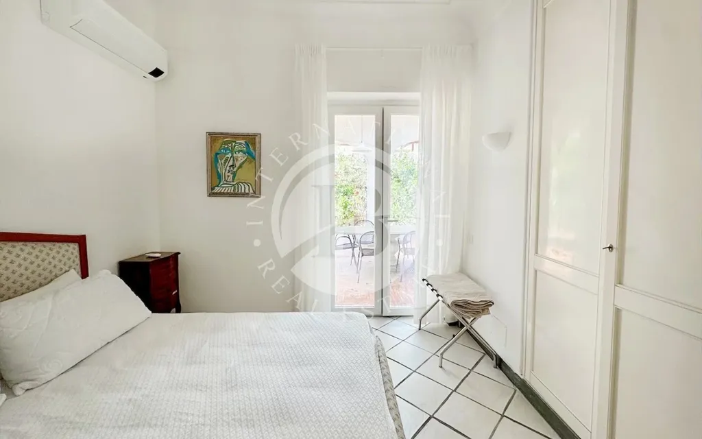 Bedrooms - Apartment with Corner Balcony in Capri