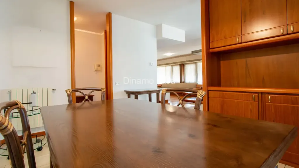 Salle à manger - Spacious 3-Bedroom Apartment with Terrace in Prato