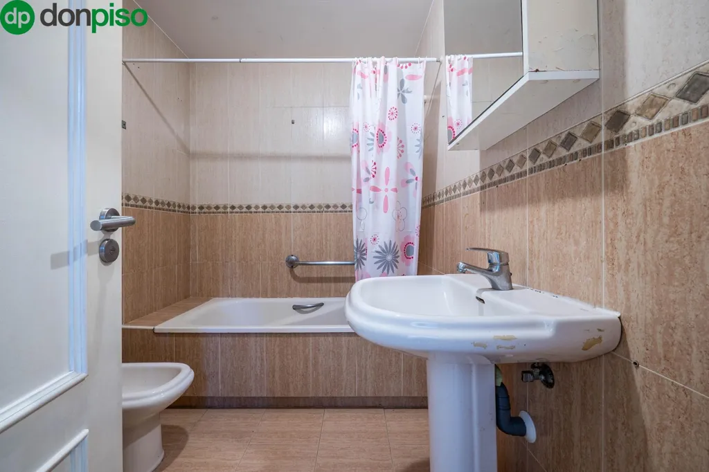 Bathrooms - First Floor Apartment with Balcony in Almerimar