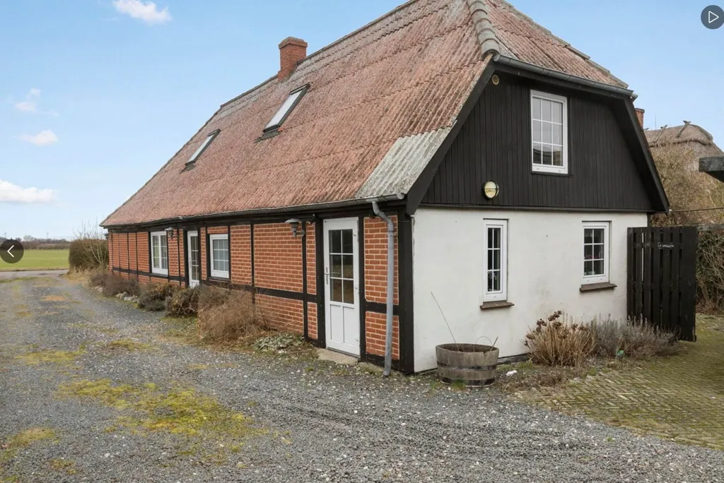 Välivaade - Semi-detached House with Workshop near Maribo