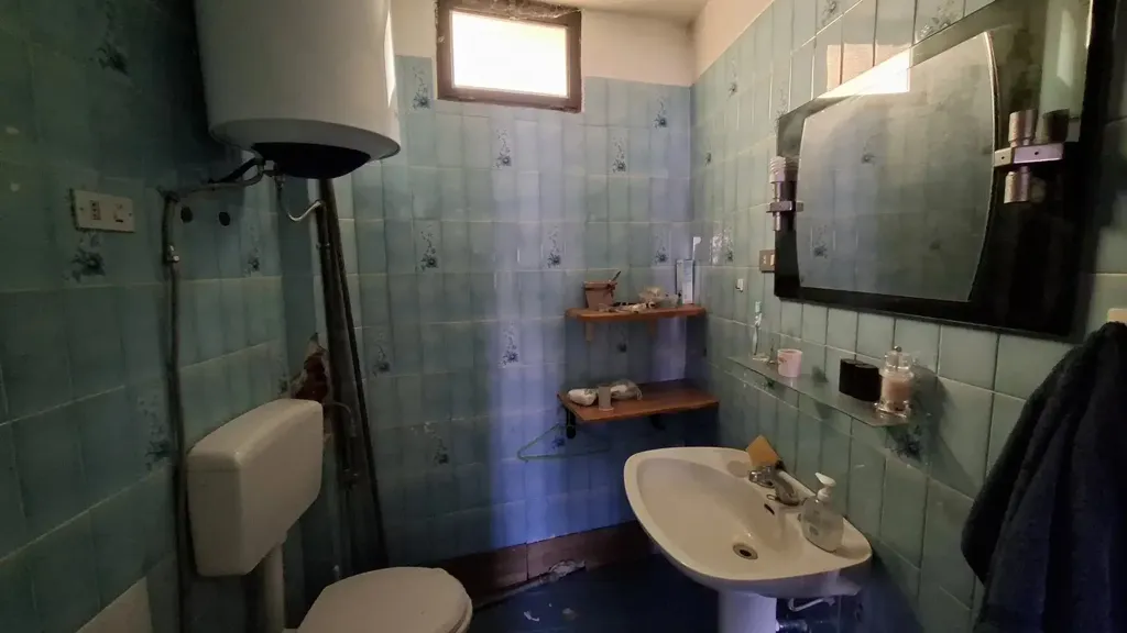 Bathrooms - Restored Farmhouse with Mountain View, Rocca Canavese