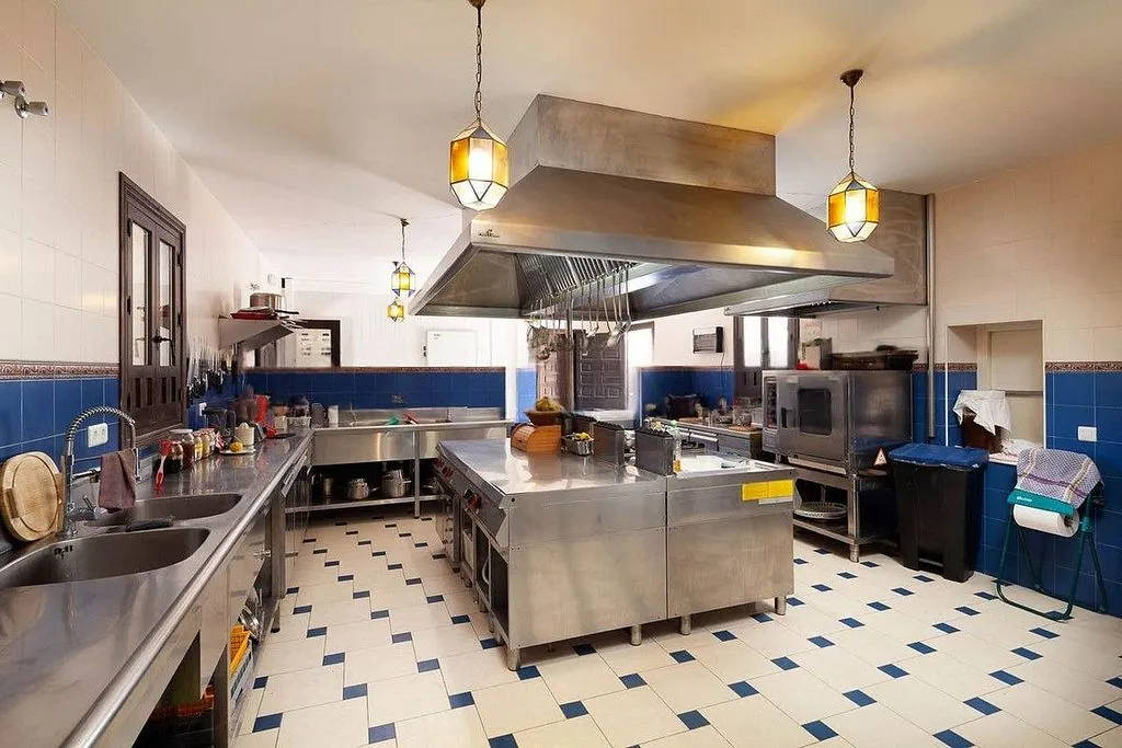Kitchen - Andalusian Cortijo with Pool in Almogía