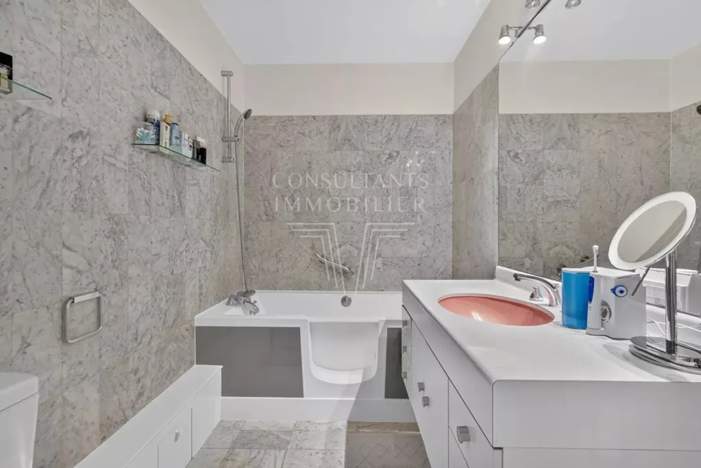 Bagni - Spacious Apartment with Balcony in Neuilly