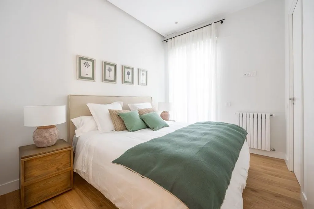 Magamistoad - Luxury East-Facing Apartment in JERONIMOS, Madrid