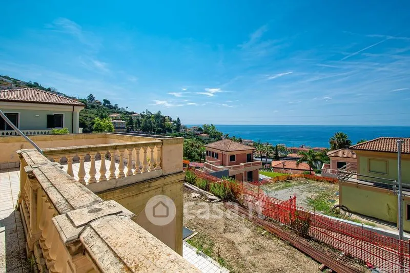Balcone - Villa with Balcony in Ospedaletti