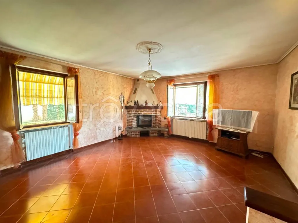 Elutuba - Villa with Potential for Two Apartments in Boves
