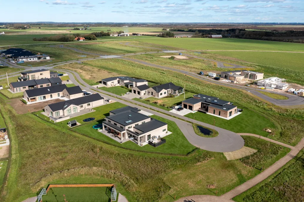 Õhuvaade - Year-Round Plot with 5G Coverage in Aabybro