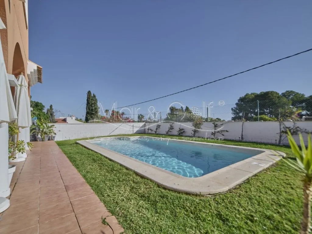 Bassein - Chalet with Pool in La Font