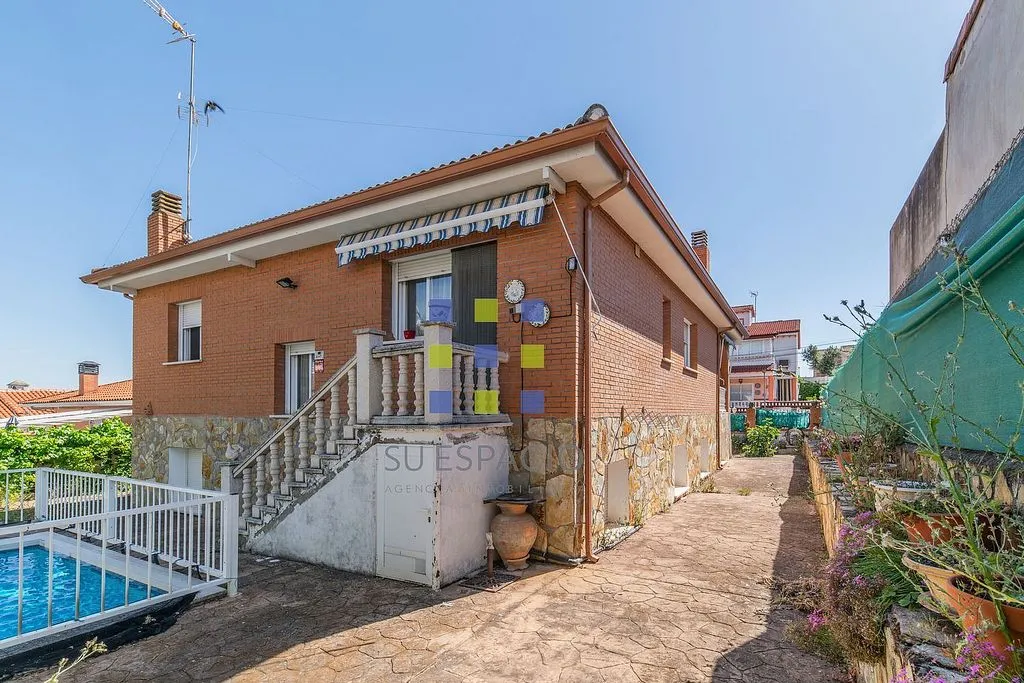 Pool - Chalet with Pool in Méntrida
