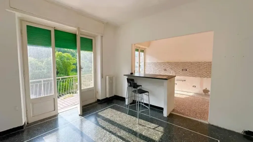 Séjour - Quadrilocale with Balcony and Terrace in Genoa