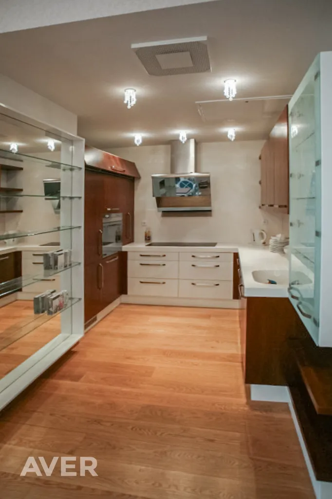 Cuisine - 4-Bedroom Apartment with Historical Features in Old Riga