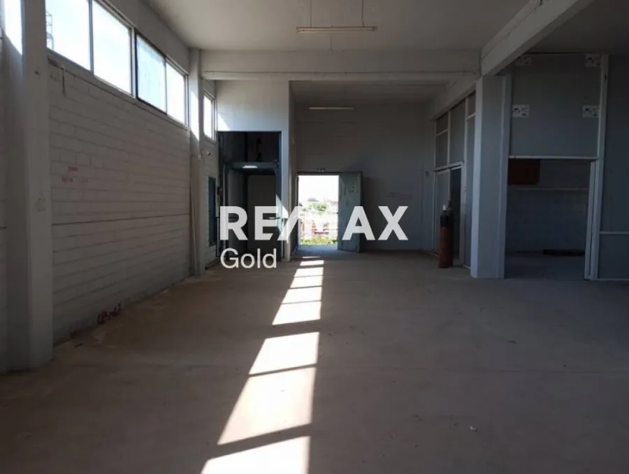 Pièces - 3-Storey Office Building with Parking in Kalochori