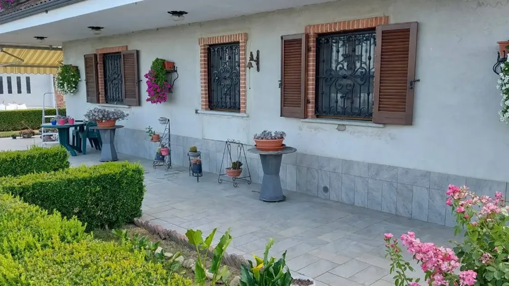 Terrasse - Villa with Garden and Pool in San Benigno Canavese