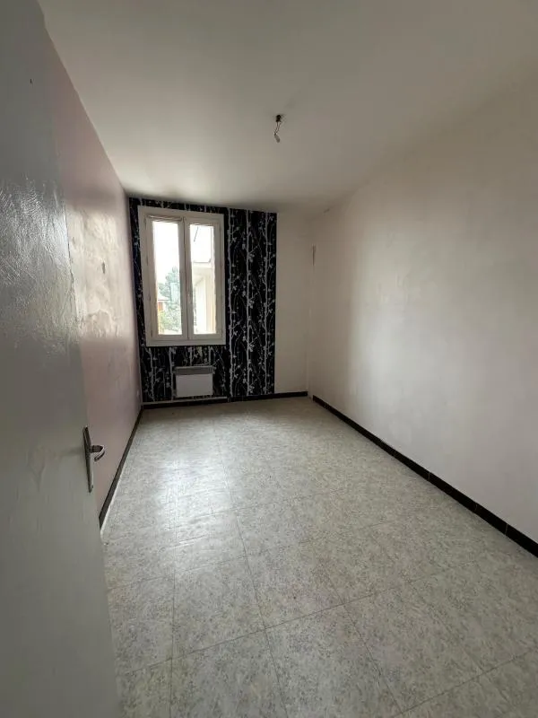 Pièces - Appartement T4 avec Balcon à Istres