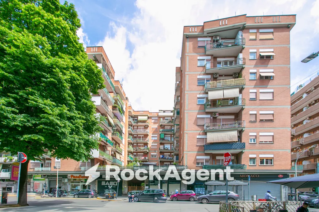 Välivaade - Ristruttured Apartment with Balcony in Rome
