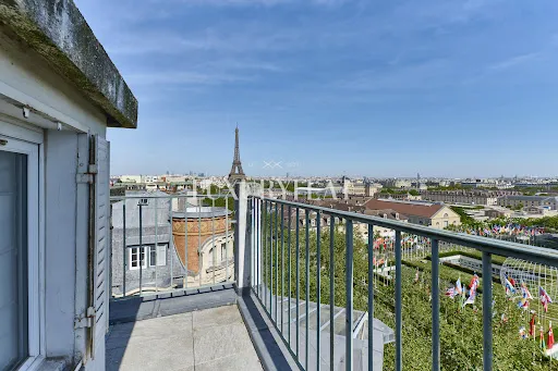 Balcon - Appartement Rénové avec Terrasse à Paris 7ᵉ