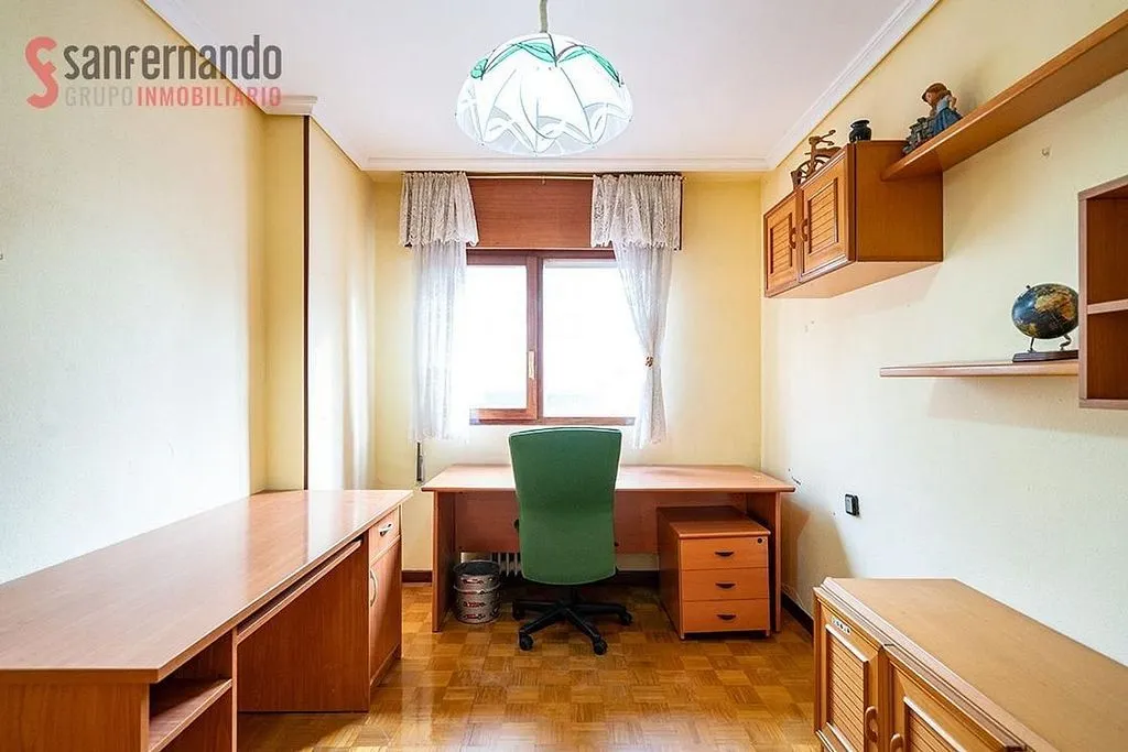 Bureau - Apartment with Terrace in Gerardo Diego, Santander