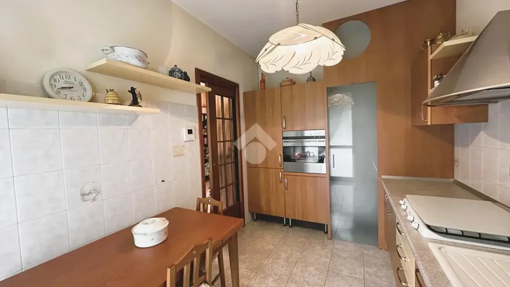 Cuisine - Spacious Apartment with Balcony in Vimercate