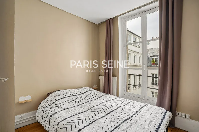 Bedrooms - Two-Piece Flat with South Exposure near Palais Royal