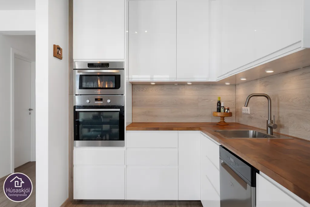 Cuisine - Apartment with Panoramic Views in Kopavogur